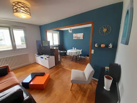 TV and multimedia, Living room, Seating area, Dining area, Beach