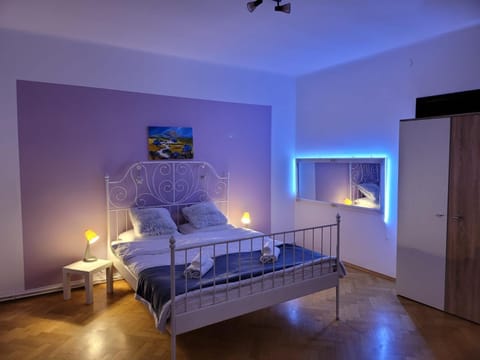 Bed, TV and multimedia, Photo of the whole room, Bedroom, wardrobe