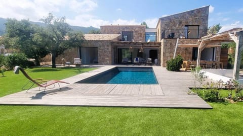 Bergerie Piana d'architecte neuve, 8 pers, piscine chauffée, à 10 min plage Villa in Zonza