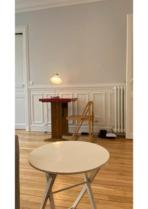 Sunny Bastille-Roquette Paris Apartment in Paris