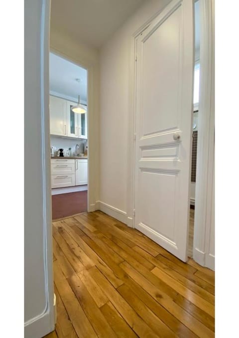 Sunny Bastille-Roquette Paris Apartment in Paris