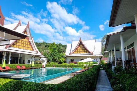Area and facilities, Swimming pool