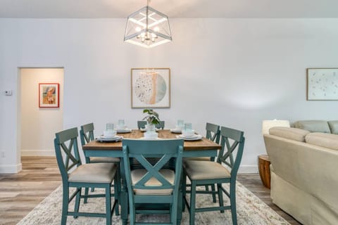 Aqua Palms Cottage House in Butler Beach