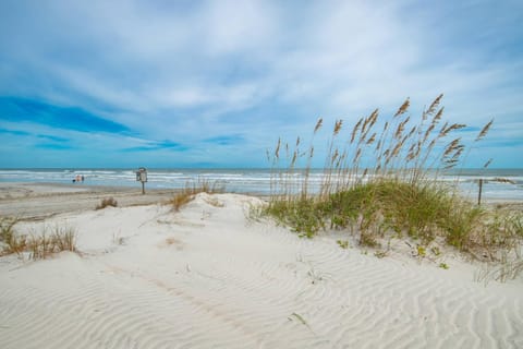 Aqua Palms Cottage House in Butler Beach