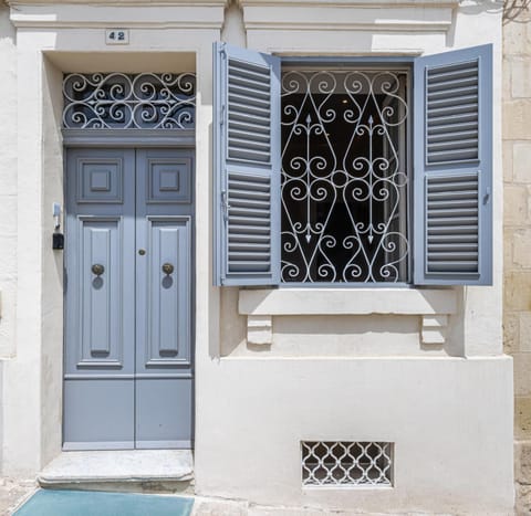 Stylish Seaview Valletta House Apartment in Valletta