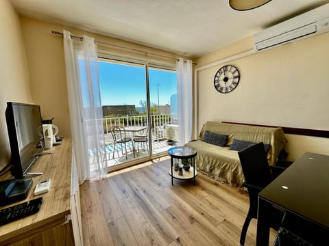 Patio, Bed, Natural landscape, TV and multimedia, View (from property/room), Balcony/Terrace, Living room, Seating area, Dining area, Sea view, air conditioner