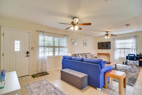 6 Mi to Beaches! Seminole Home with Furnished Patio House in Seminole