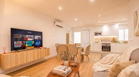 TV and multimedia, Photo of the whole room, Seating area