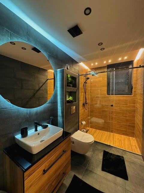Shower, Toilet, Bathroom