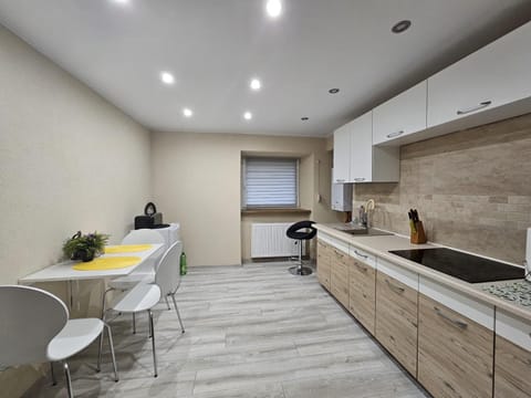 Kitchen or kitchenette, Dining area, stove