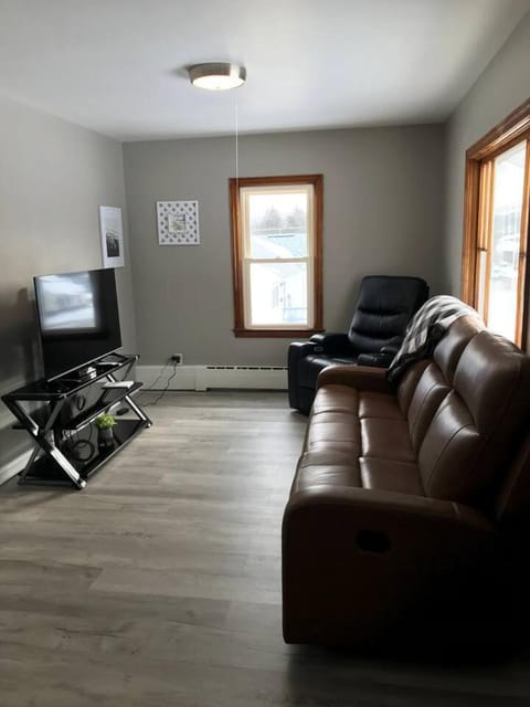 3BR 1BA North End Walk to the Hospital House in Zanesville