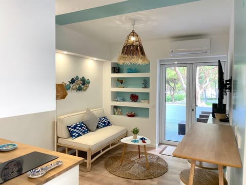 Living room, Seating area, Dining area, air conditioner