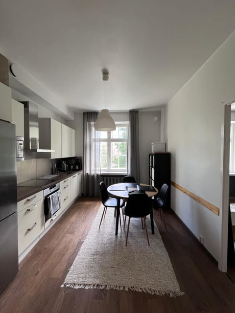 Kitchen or kitchenette, Dining area, dishwasher, stove