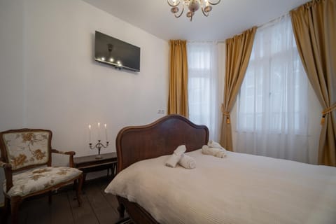 Bed, TV and multimedia, Coffee/tea facilities, Photo of the whole room, Bedroom, towels