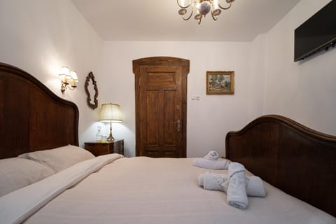 Bed, TV and multimedia, Coffee/tea facilities, Photo of the whole room, Bedroom, towels