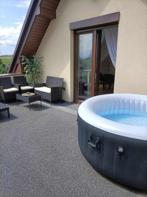 Hot Tub, Balcony/Terrace, Pool view