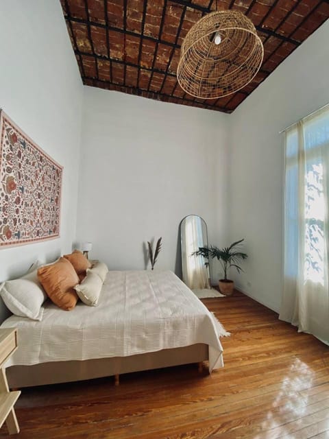 Balcony/Terrace, City view, group of guests, Family, towels