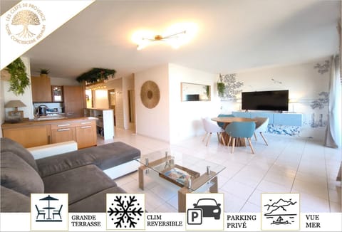 Communal lounge/ TV room, TV and multimedia, Kitchen or kitchenette, Living room, Seating area, Dining area, Evening entertainment, Text overlay