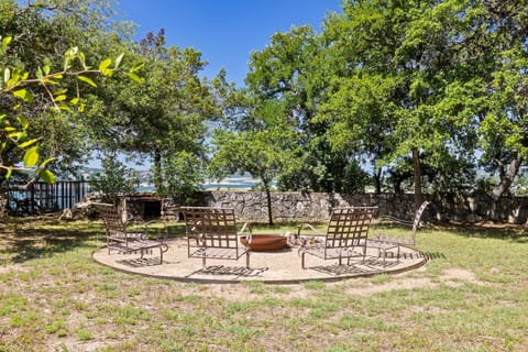 Lakefront Cabins - Boat Dock - Firepit Cabin in Hudson Bend