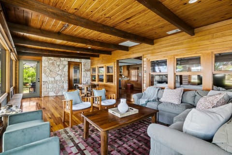 Lakefront Cabins - Boat Dock - Firepit Cabin in Hudson Bend