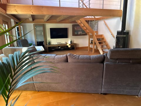 Communal lounge/ TV room, TV and multimedia, Living room, Seating area, Evening entertainment