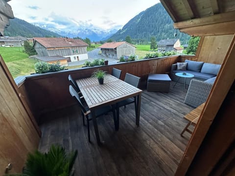 Day, Natural landscape, View (from property/room), Balcony/Terrace, Seating area, Dining area, Mountain view