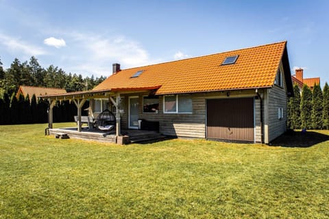 Property building, Spring, Natural landscape, Garden, Garden view, sunbed