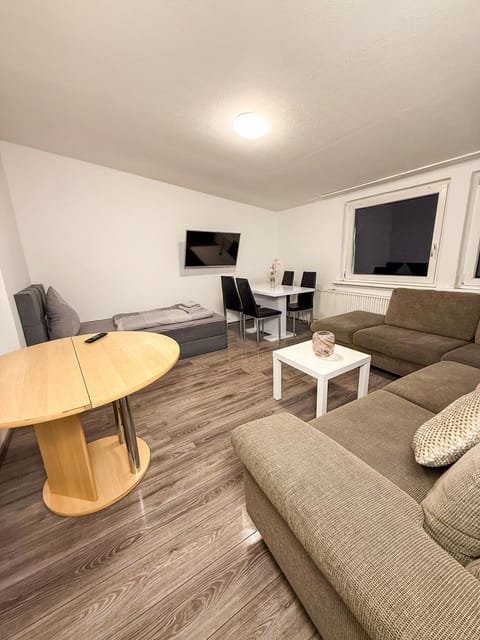Communal lounge/ TV room, Bed, TV and multimedia, Living room, Seating area, Evening entertainment