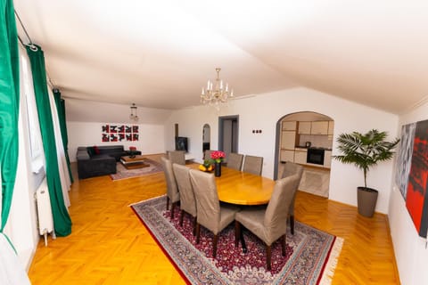 TV and multimedia, Living room, Dining area