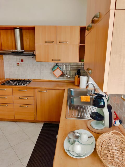 Kitchen or kitchenette, Dining area, Breakfast, Dinner, kitchen