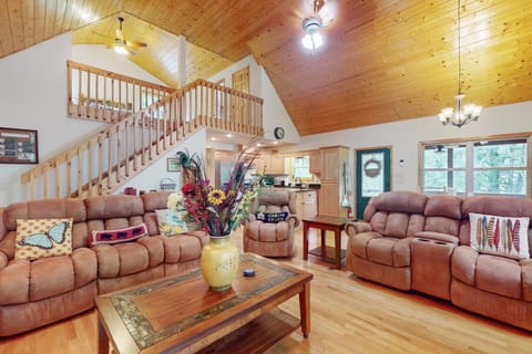 Talking River Chalet House in Murphy