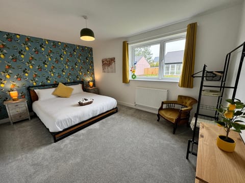 Bed, View (from property/room), Photo of the whole room, Seating area, Bedroom