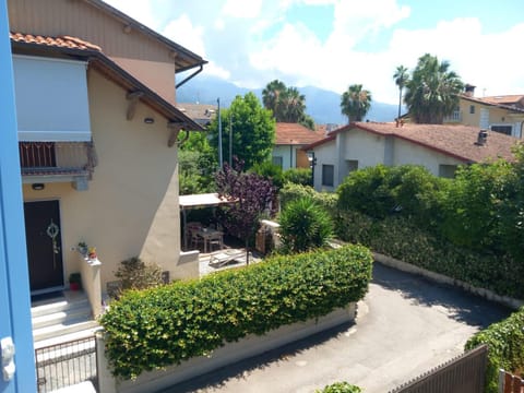Property building, Day, Neighbourhood, Garden view