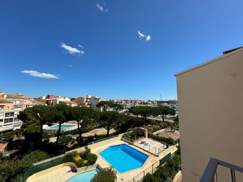 City view, Pool view, Sea view, Swimming pool