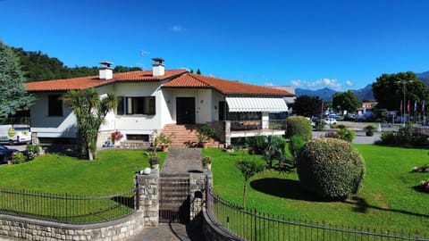 Property building, Facade/entrance, Off site