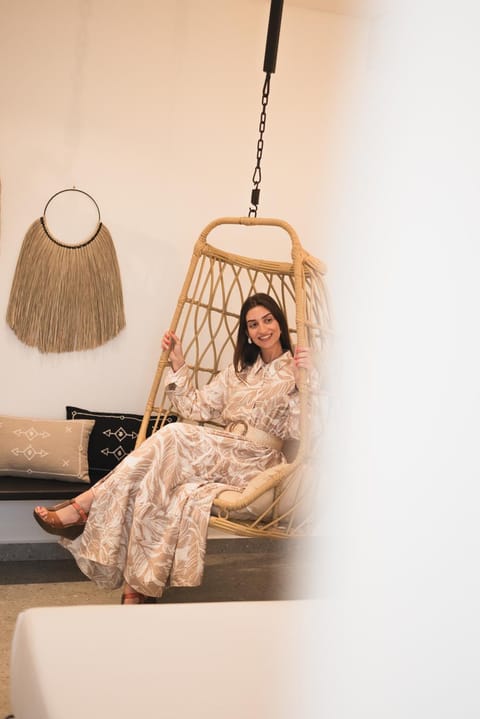 Property building, Bed, People, Photo of the whole room, Bedroom, Guests, group of guests