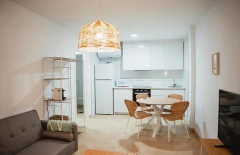 Kitchen or kitchenette, Seating area, Dining area