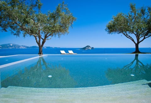 Balcony/Terrace, City view, Garden view, Landmark view, Mountain view, Pool view, Sea view