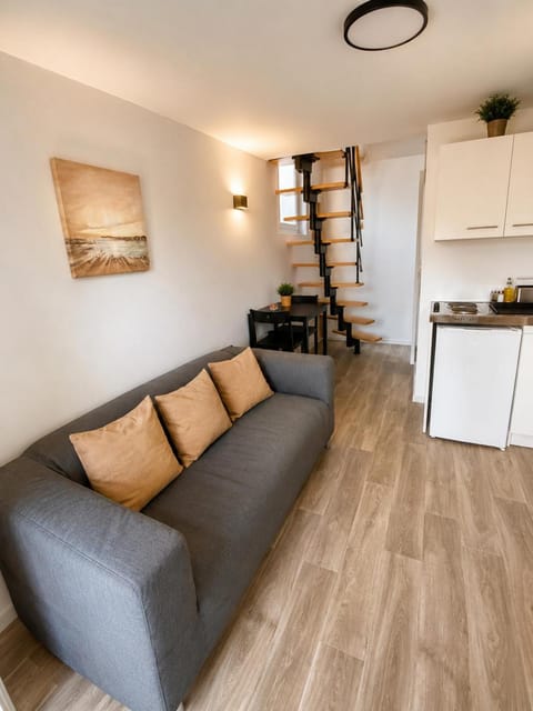 Kitchen or kitchenette, Living room