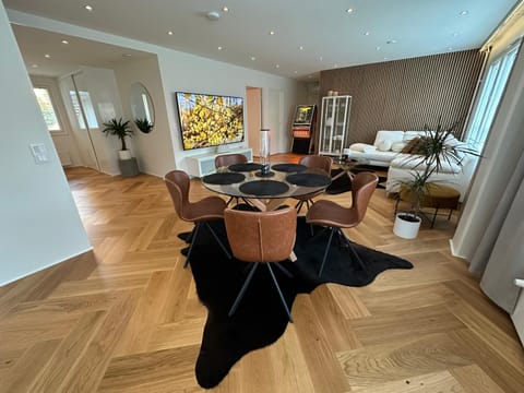 Living room, Photo of the whole room, Dining area