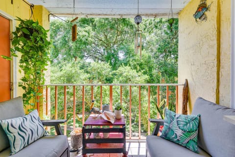 Pool and Beach Access Lovely Mary Esther Condo! Apartment in Mary Esther