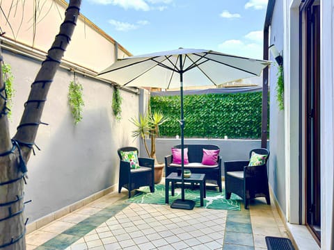 Patio, Day, Garden, Balcony/Terrace, Garden view