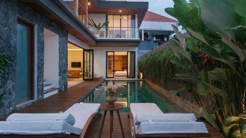 Property building, Swimming pool, sunbed