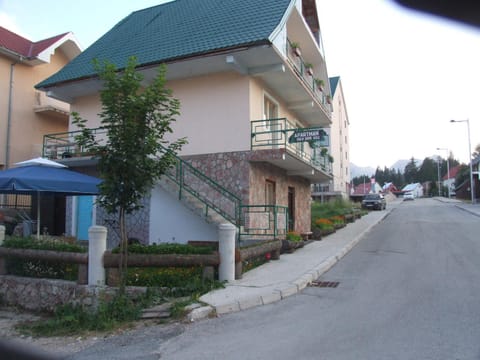 Facade/entrance, Neighbourhood
