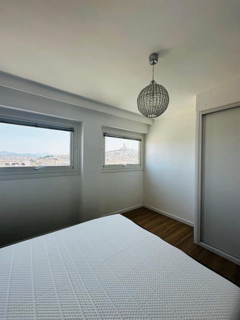 Bed, Photo of the whole room, Bedroom, City view