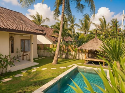Property building, Garden, Swimming pool