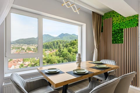 Day, Natural landscape, View (from property/room), Dining area, Mountain view