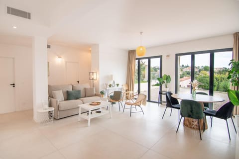 Maisonnette with swimming pool Apartment in Cagnes-sur-Mer