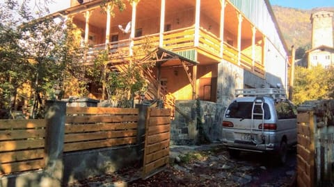 Property building, Day, Garden, Autumn, Garden view, Sunrise, Parking