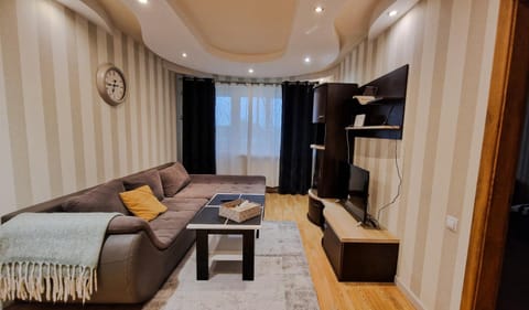 Communal lounge/ TV room, Bed, TV and multimedia, Living room